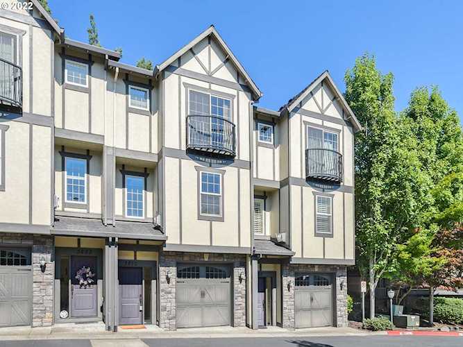 3670 SW Baird ST Portland, OR 97219 | MLS 22662439 Photo 1