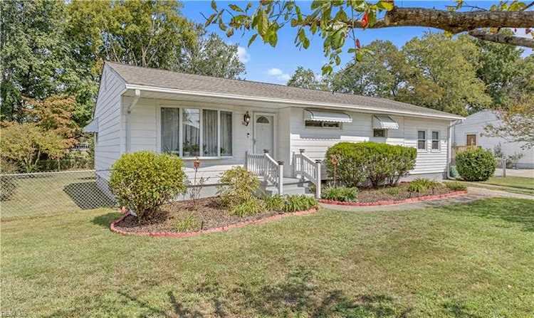 204 Tudor Rd Portsmouth, VA 23701