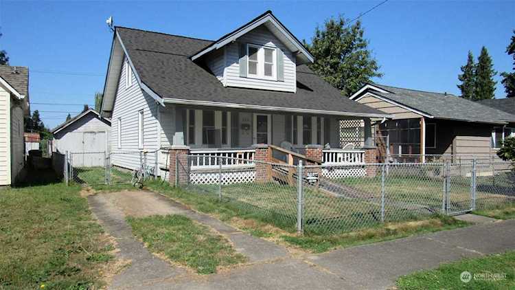 329 22nd Ave Longview, WA 98632