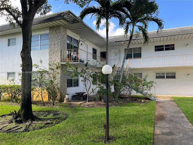 6191 SW 37th St #101 Davie, FL 33314