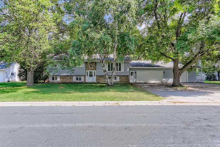 8143 Petunia Victoria, MN 55386