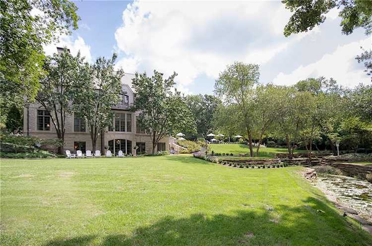 11541 Cherokee Ct Leawood, KS 66211