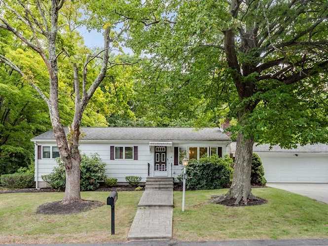 4 Burton Rd Burlington, MA 01803