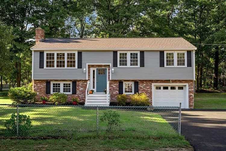 25 Glenwood Road Tewksbury, MA 01876