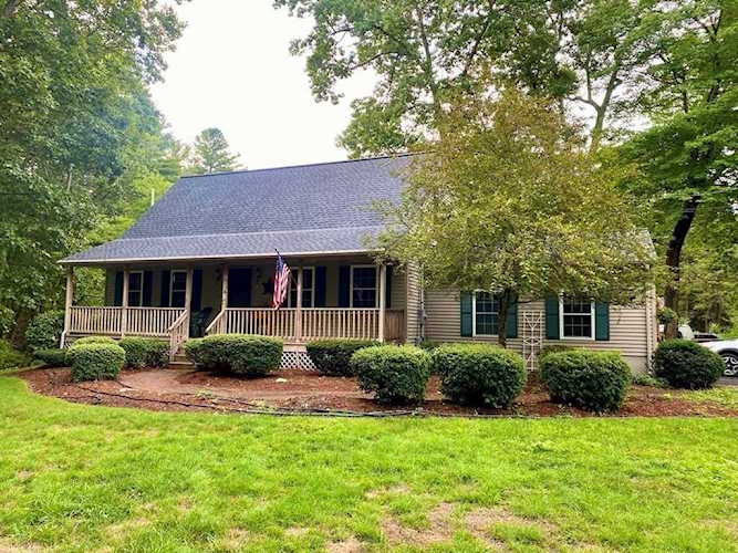 59 Hayden Pond Rd Dudley, MA 01571