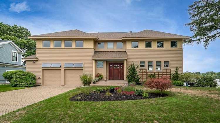 104 Spy Pond Parkway Arlington, MA 02474