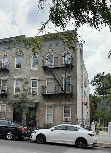 566 39th St Brooklyn, NY 11232