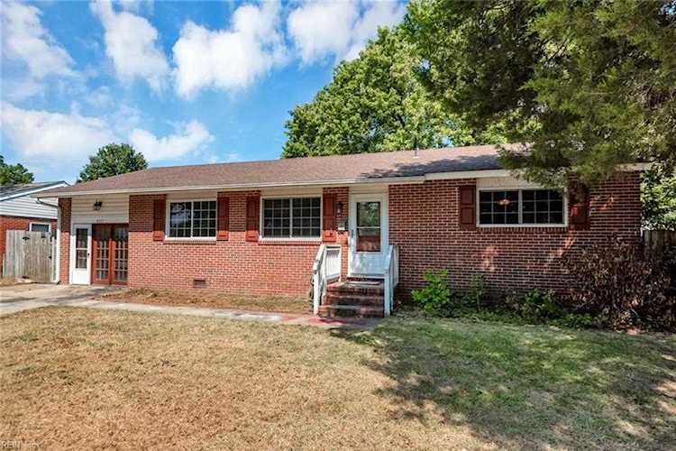 427 Fort Worth St Hampton, VA 23669
