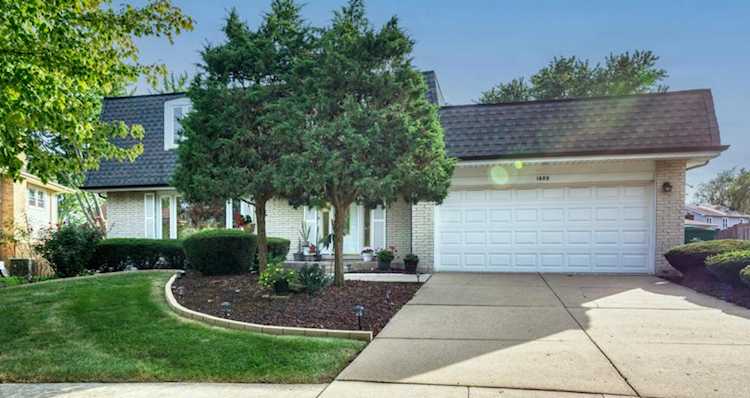 1222 Bay Ct Westmont, IL 60559