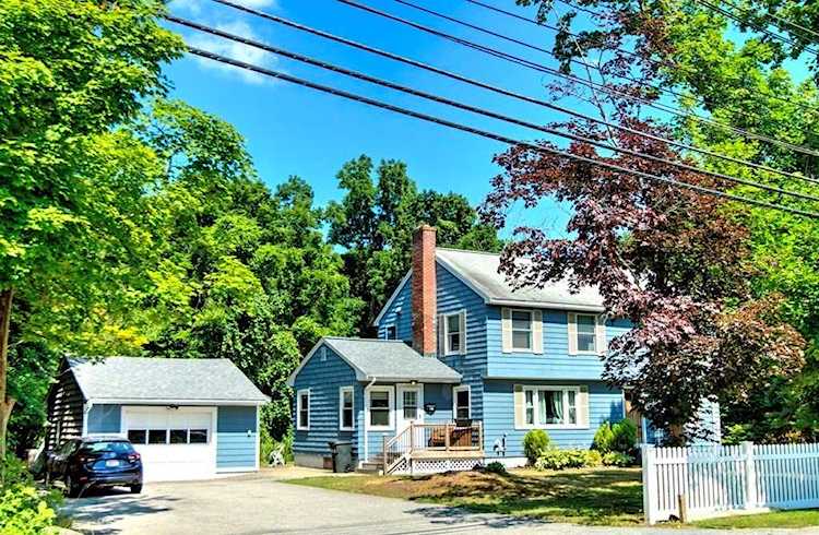 82 Dalton Rd Chelmsford, MA 01824