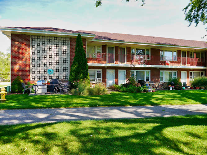 1107 Holiday Ln #11 Des Plaines, IL 60016 | MLS 11634580 Photo 1