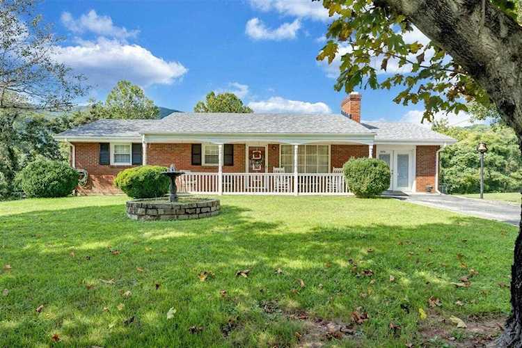 3775 SE Bandy Roanoke, VA 24014
