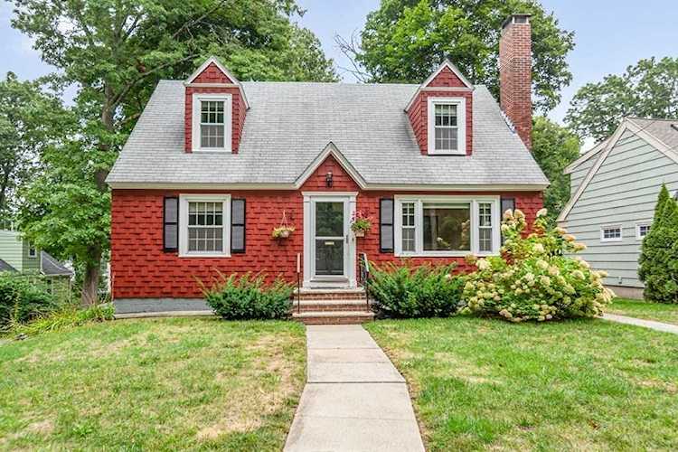 124 Park Ave East Lowell, MA 01852