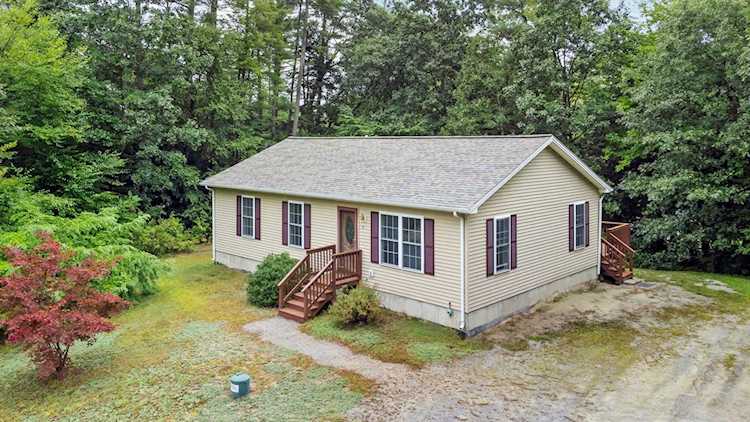 8 Dawn St Hillsborough, NH 03244