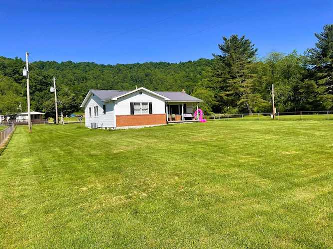 1137 Meadow Bridge Rd Meadow Bridge, WV 25976