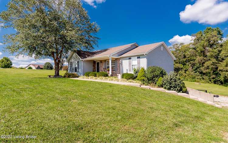 21 Pioneer Dr Taylorsville, KY 40071
