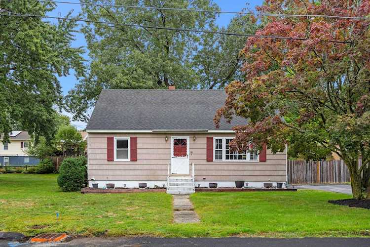 30 Maurice St Nashua, NH 03060