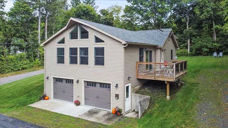 98 Eastside Dr Bennington, VT 05201