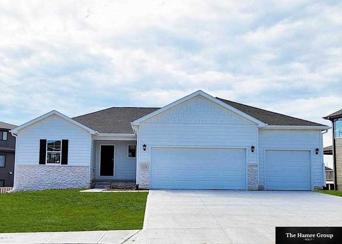 1075 Hazel Ln Springfield, NE 68059