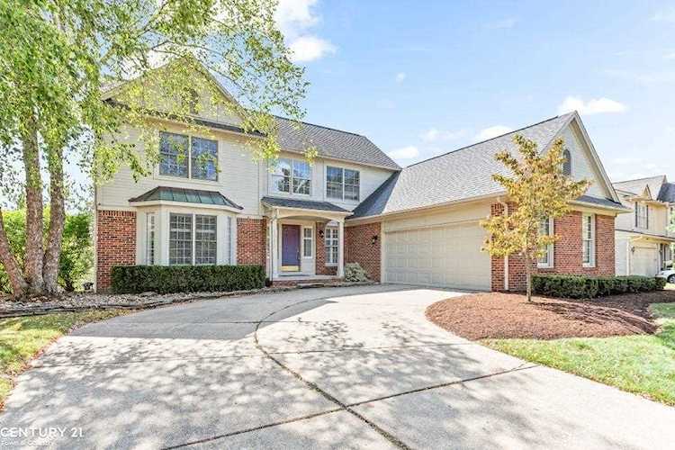 1050 Pointe Place Blvd, Rochester, MI 48307 in Stony Pointe Village East Occpn 590|Oakland MLS# 50090838 Photo 1