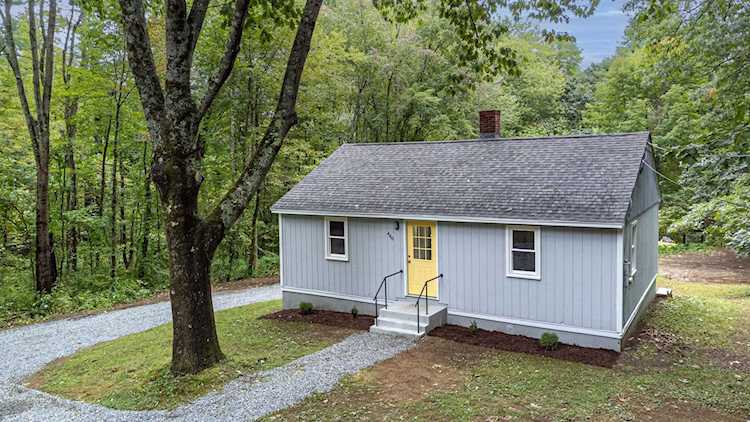 446 Middle Rd Brentwood, NH 03833
