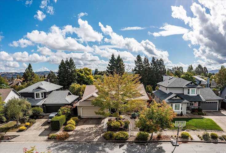 2050 Goldfield Lane Santa Rosa, CA 95403
