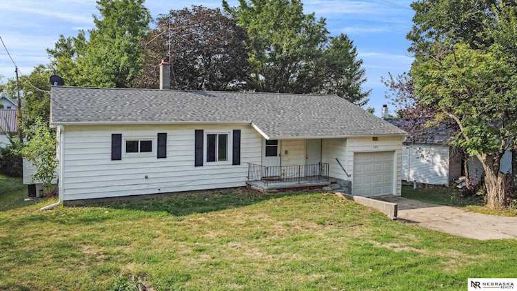 709 State St Avoca, NE 68307