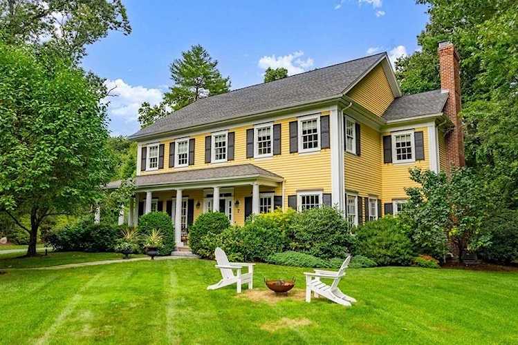 7 Prescott Ln Weston, MA 02493