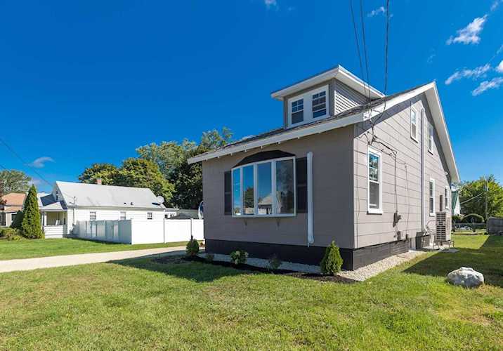 98 Maple St Rochester, NH 03867