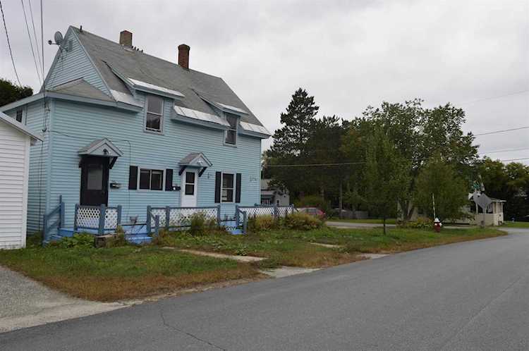 28 Middle St Newport, NH 03773