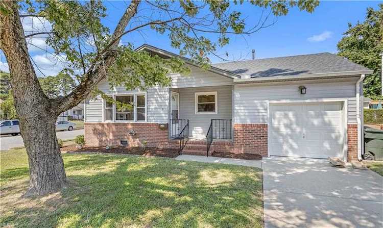 10 Rendon Dr Hampton, VA 23666