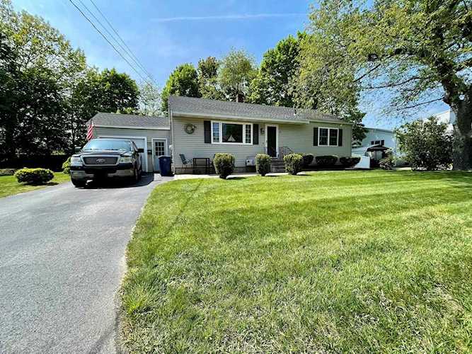 8 Tuck Rd Hampton, NH 03842