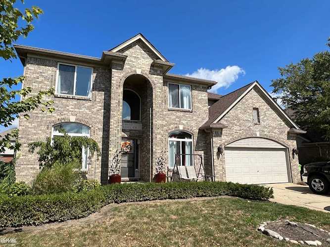 21697 Kendyl Ct Macomb, MI 48044