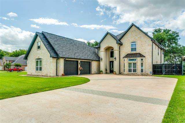 201 Casas Del Sur Street Granbury, TX 76049