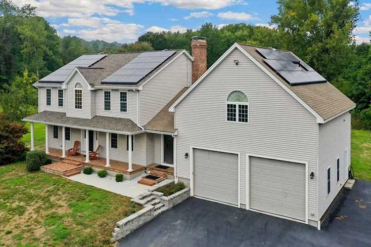 90 Southold Rd Auburn, MA 01501