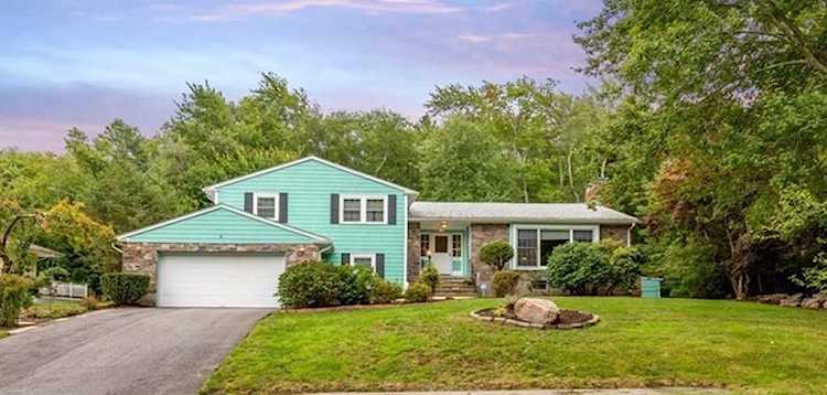 176 Hilltop St Milton, MA 02186
