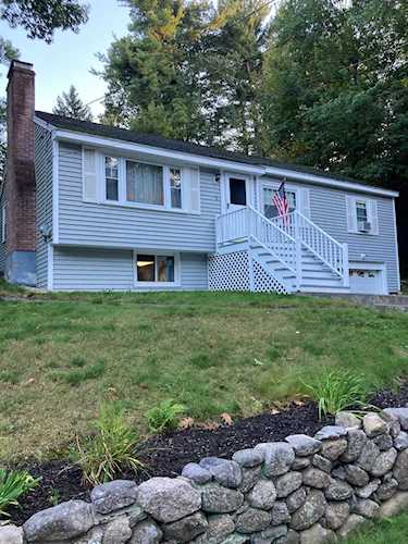 6 Dixville St Nashua, NH 03063