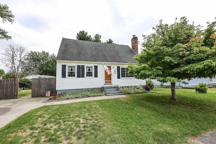 17 Bulova Dr Nashua, NH 03060