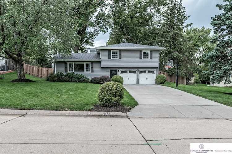 3130 S 106th St Omaha, NE 68124 | MLS 22220908 Photo 1