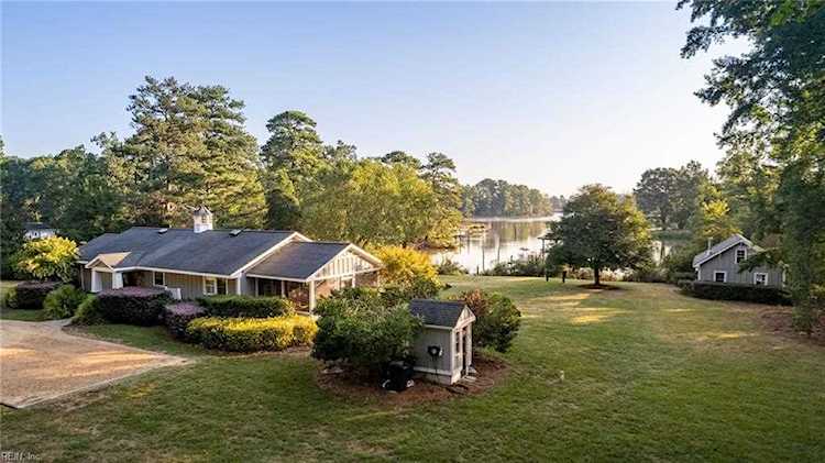 1024 Pine Hall Rd Mathews, VA 23109