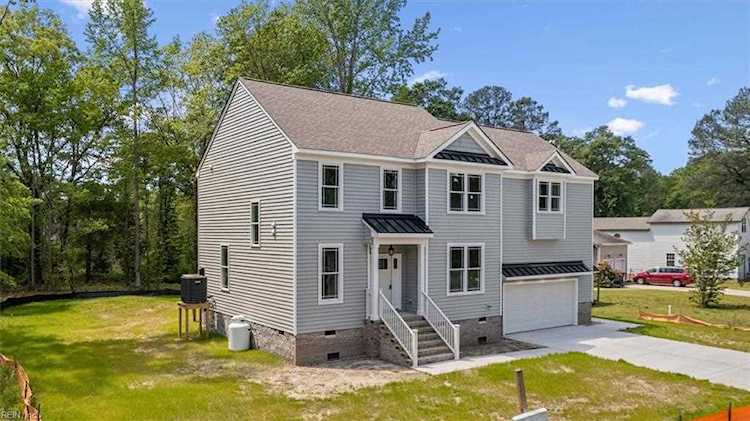 8266 Mobjack Ln Hayes, VA 23072