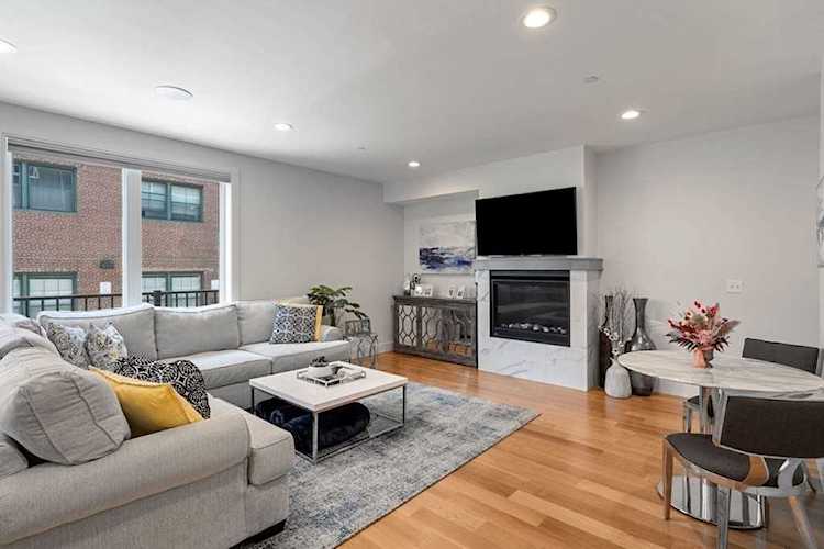 891 E 1st St #2 Boston, MA 02127