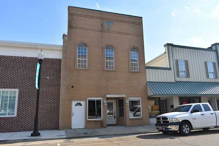Haltom Real Estate, local REALTORS® Specialize in Selling Homes in Jackson, TN & Surrounding Areas : Madison County, Henderson County, Carroll County, Gibson County, Chester County, Hardeman County, Crockett County Photo 1