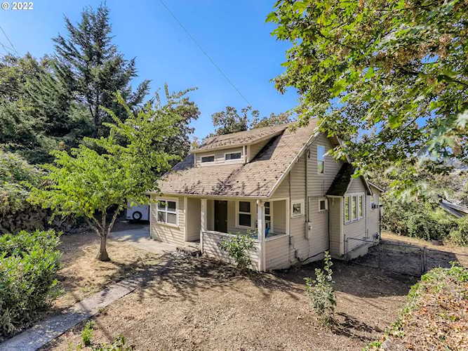 319 S Center Oregon City, OR 97045