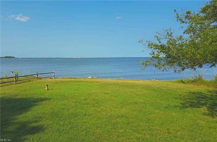 460 Wind Mill Point Rd Hampton, VA 23664