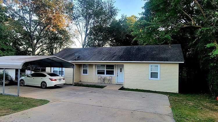 313 W Spring St Ola, AR 72853