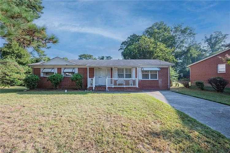 404 Roosevelt Dr Suffolk, VA 23434 home for sale, MLS#10457815 - Crescas Real Estate Photo 1