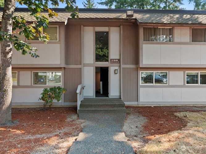 32130 45th Place SW #D2 Federal Way, WA 98023