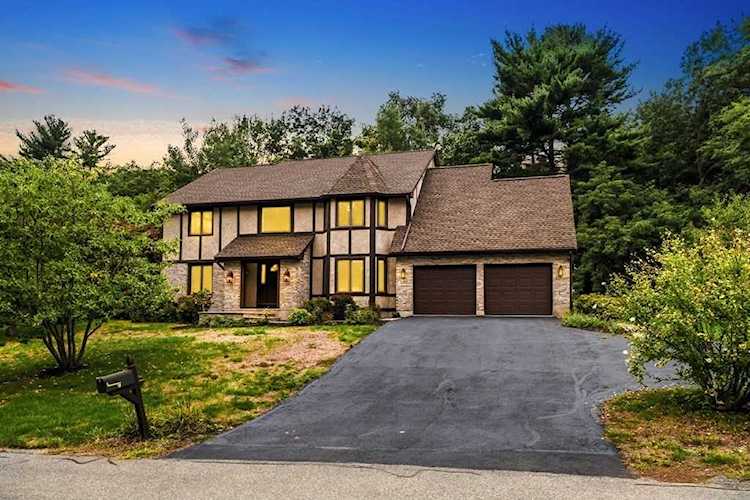 2 Braeburn Rd Chelmsford, MA 01824
