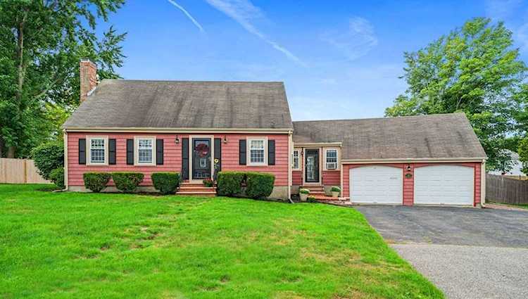 55 Colonial Dr Quincy, MA 02169
